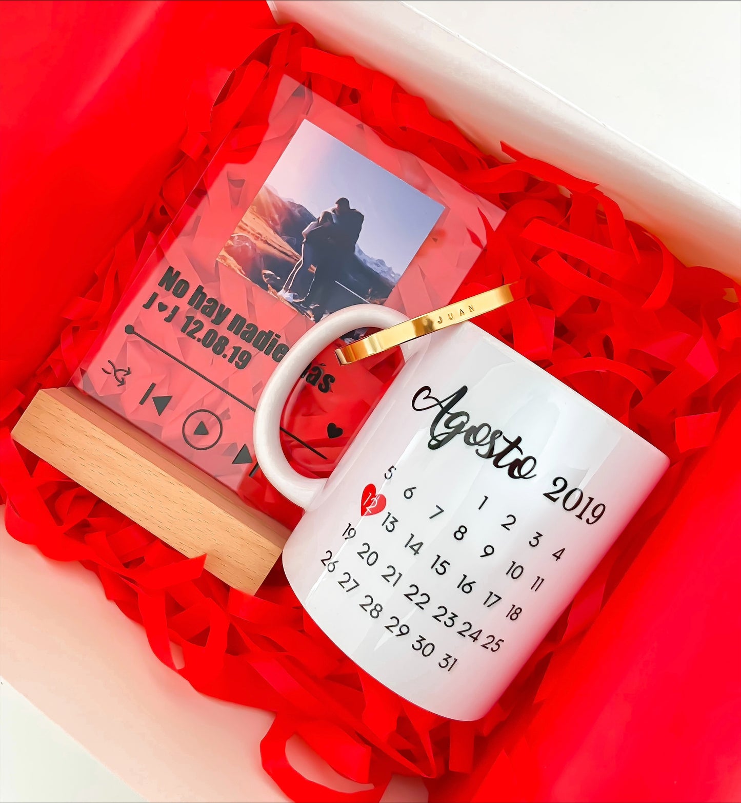 Caja Aniversario (Taza + Placa Spotify + Collar/Pulsera)