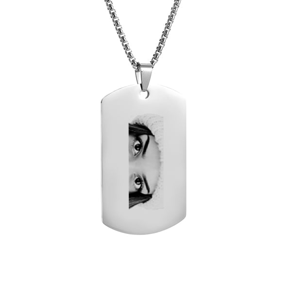 Collar estilo militar plateado con "Mirada"
