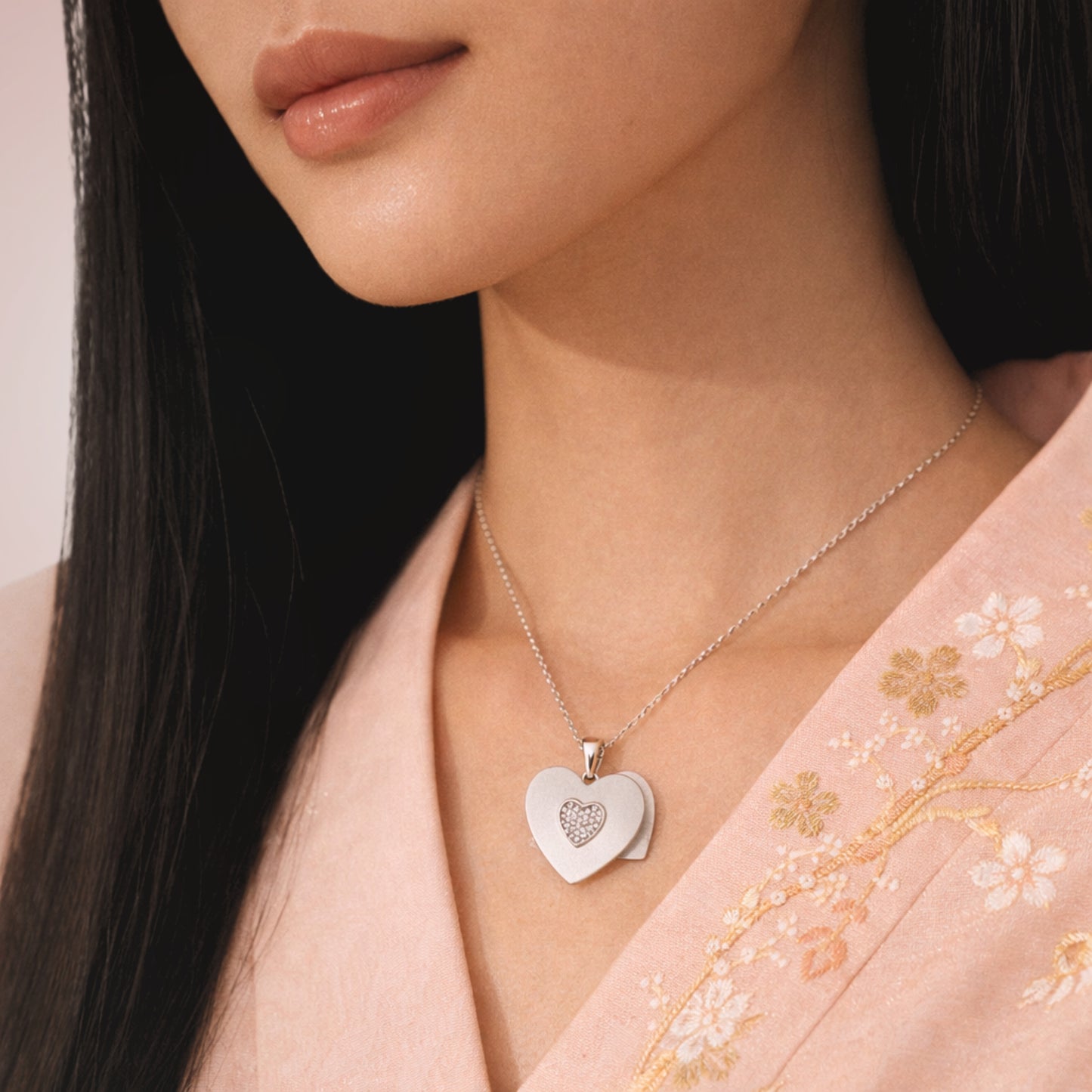 Collar Akira plateado