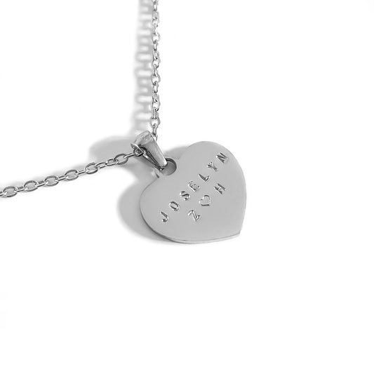Collar Corazón plateado con grabado a mano